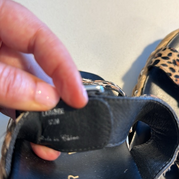 2 pair Donald Pliner sandals. Size 8.5 - Picture 6 of 10